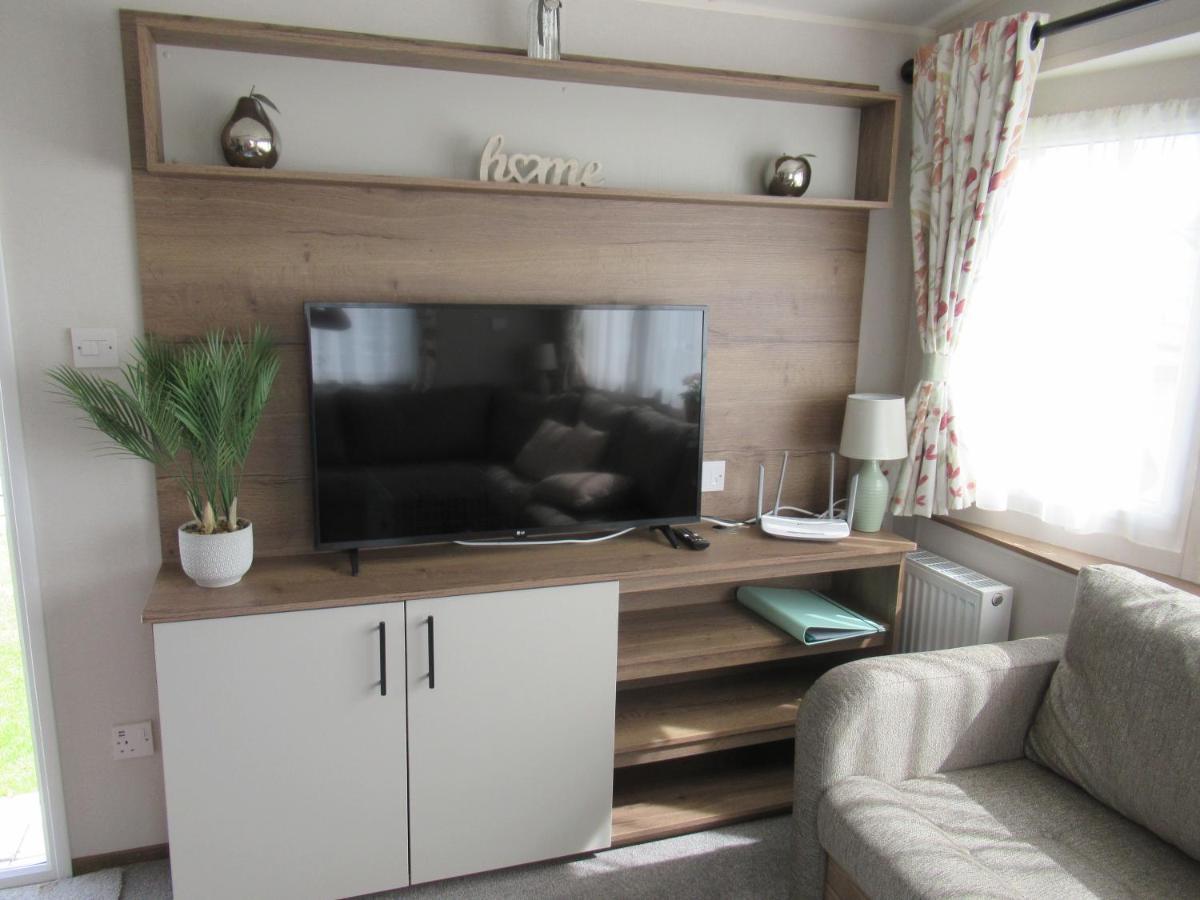 Chichester Lakeside Self-Catering Holiday Home מראה חיצוני תמונה