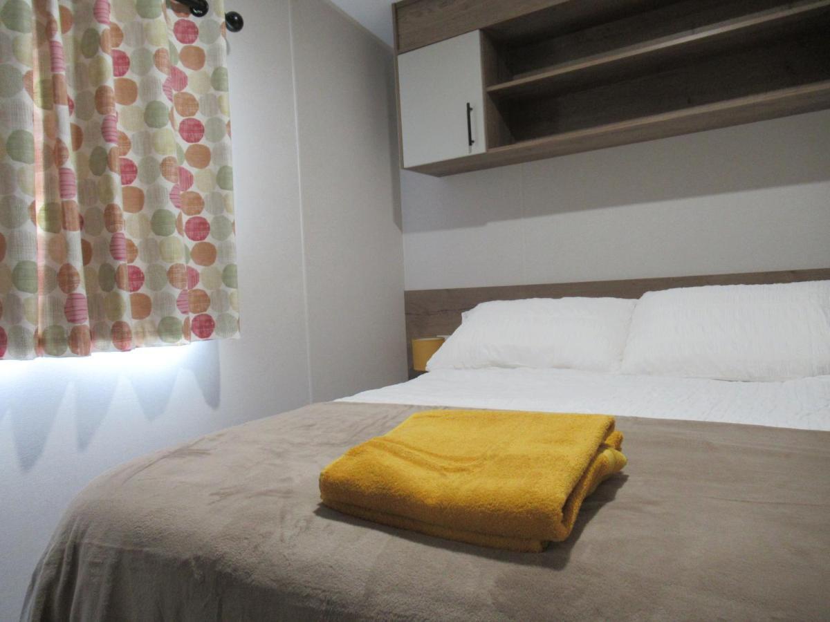 Chichester Lakeside Self-Catering Holiday Home מראה חיצוני תמונה